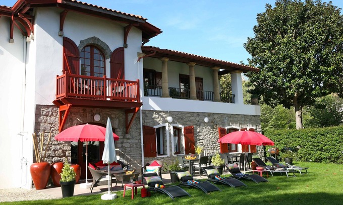 Hendaye Casa | Preciosa Villa 4****, 300 m de playa, 12 pax, vistas a bahía, jardin y parking