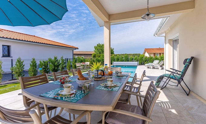 Gastes Casa | Bella villa a 500 m del lago con piscina y aire acondicionado