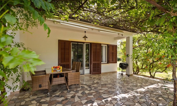 Kadumi Villa | Villa Casa Theresa by Villas Guide