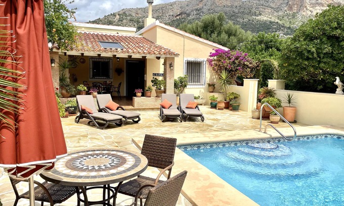 Denia Villa | Villa Hermosa En El Jardín cerrado, maduras, piscina con iluminación privada y vistas maravillosas