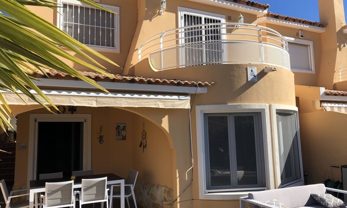 Gata de Gorgos Casa | Hermosa villa - muy soleada con 3 dormitorios y gran piscina comunitaria