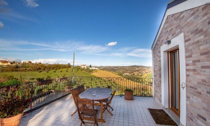 Collecorvino Villa | Preciosa casa de vacaciones para 6 personas con WIFI, A/C, terraza y aparcamiento