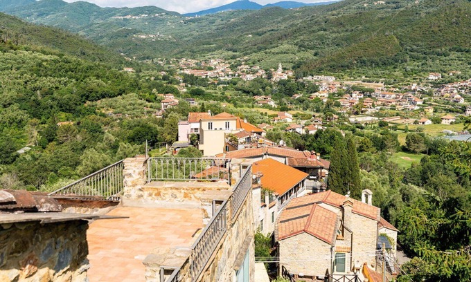Garlenda Casa | Preciosa casa de vacaciones para 4 personas con A/C, terraza, mascotas permitida y aparcamiento