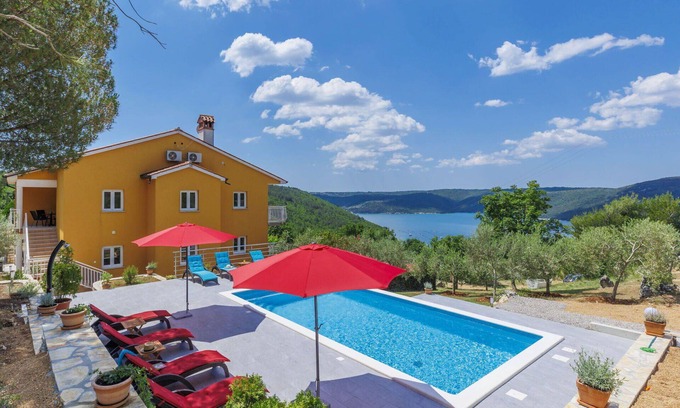 Trgetari Casa | Casa de vacaciones con WIFI, piscina privada, A/C, TV, terraza, mascotas permitida, aparcamiento