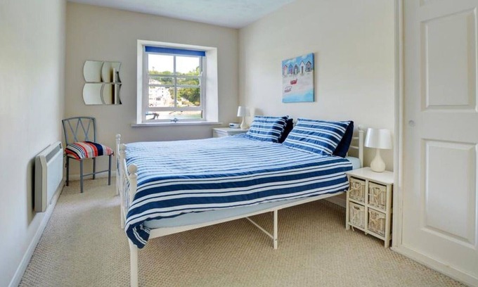 Fowey Villa | Maravillosa casa de vacaciones para 2 personas con WIFI, TV y balcón