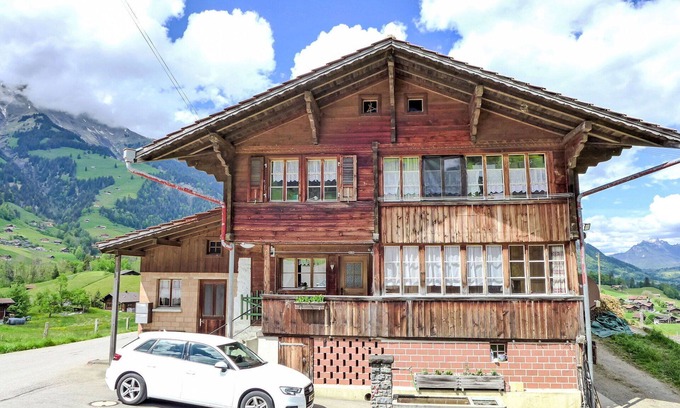 Frutigen Villa | Maravillosa casa de vacaciones para 3 personas con WIFI, TV, mascotas permitida y vista panorámica