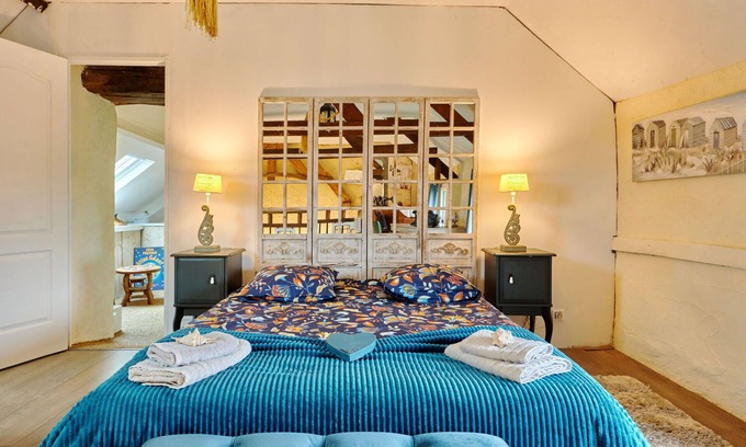 Surville Casa | Maravillosa casa de vacaciones con jacuzzi, WIFI, TV, terraza, mascotas permitida y aparcamiento