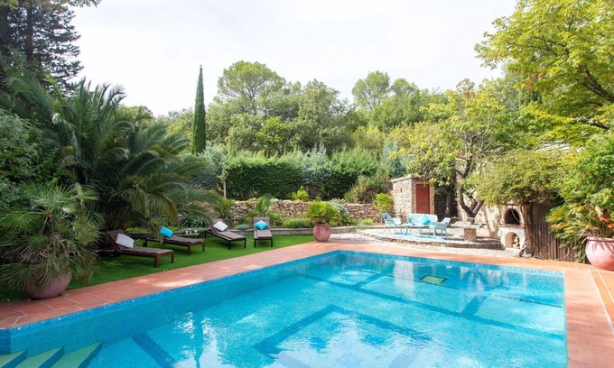 Cuers Casa | Preciosa casa de vacaciones para 4 personas con WIFI, piscina privada, A/C, TV y aparcamiento