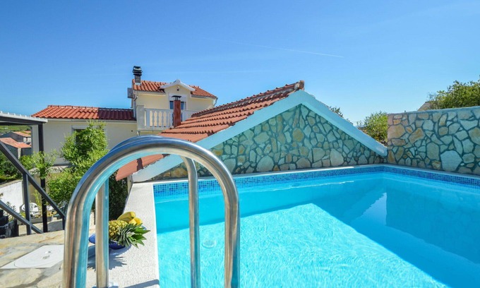 Sonkovic Casa | Maravillosa casa de vacaciones con piscina privada, A/C, WIFI, TV, terraza y aparcamiento