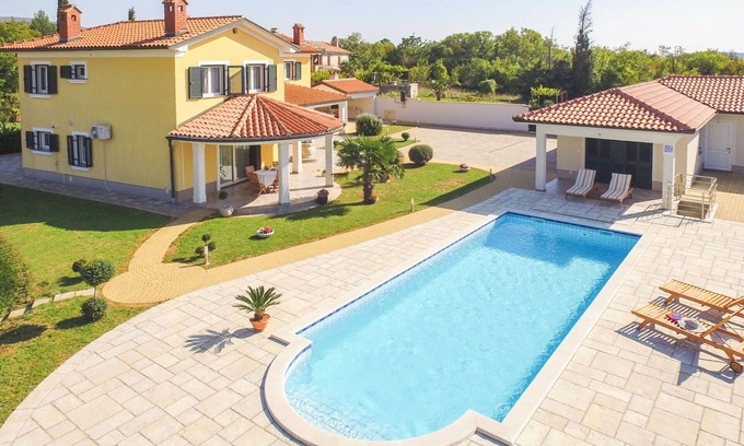 Trget Casa | Estupenda casa de vacaciones con piscina privada, WIFI, A/C, TV, terraza y aparcamiento