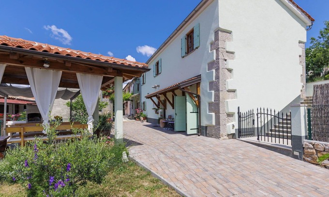 Grabri Casa | Preciosa casa de vacaciones con piscina privada, A/C, WIFI, TV, terraza y aparcamiento