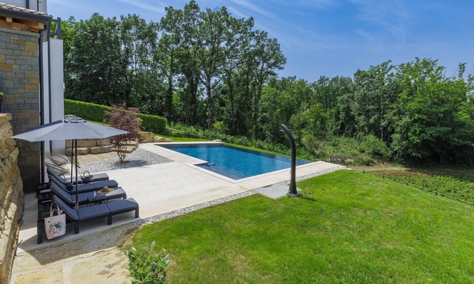 Karojba Casa | Preciosa casa de vacaciones con piscina privada, WIFI, A/C, TV, terraza y aparcamiento