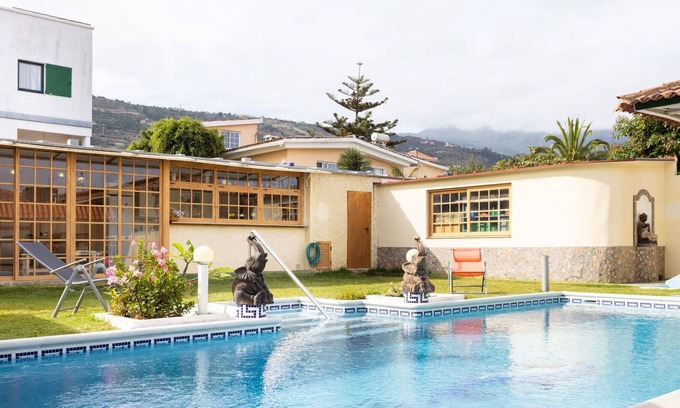 Las Arenas Casa | Estupenda casa de vacaciones para 4 personas con piscina, WIFI, TV y patio