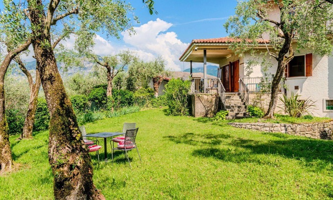 Malcesine Villa | Maravillosa casa de vacaciones con A/C, WIFI, TV, patio, mascotas permitida y aparcamiento