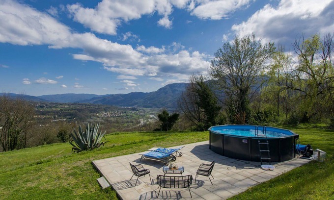 Mologno Casa | Preciosa casa de vacaciones con WIFI, piscina privada, TV, patio y mascotas permitida
