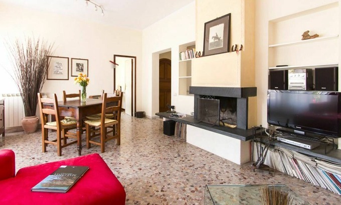 Cinquale Villa | Preciosa casa de vacaciones con WIFI, A/C, TV, terraza, mascotas permitida y aparcamiento