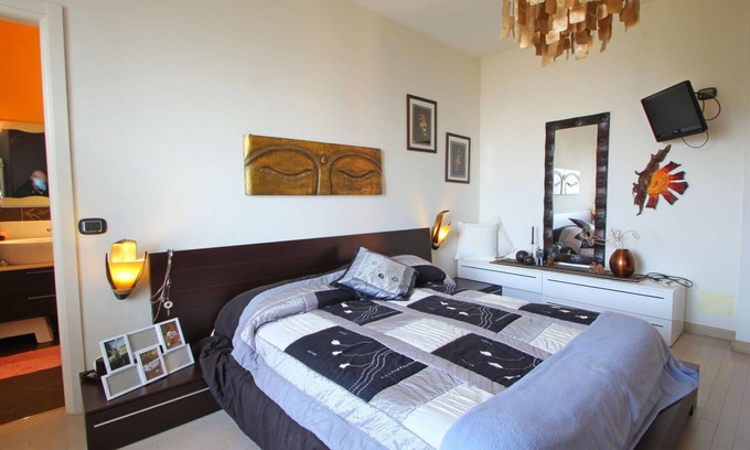 Montignoso Villa | Casa de vacaciones con WIFI, TV, balcón, vista panorámica, aparcamiento, cerca de Forte Dei Marmi