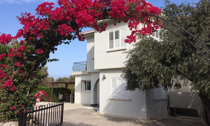 Kyrenia District Villa | Hermosa Villa en Impresionante Ubicación Aislada