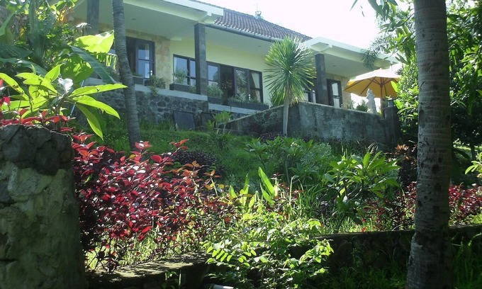 Kalibukbuk Villa | Hermosa villa en una colina con vistas al mar, montaña y campo de arroz