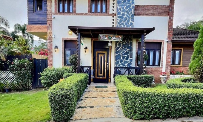 La Joya Casa | Beautiful villa perfect for a family getaway with POOL AND JACCUZZI