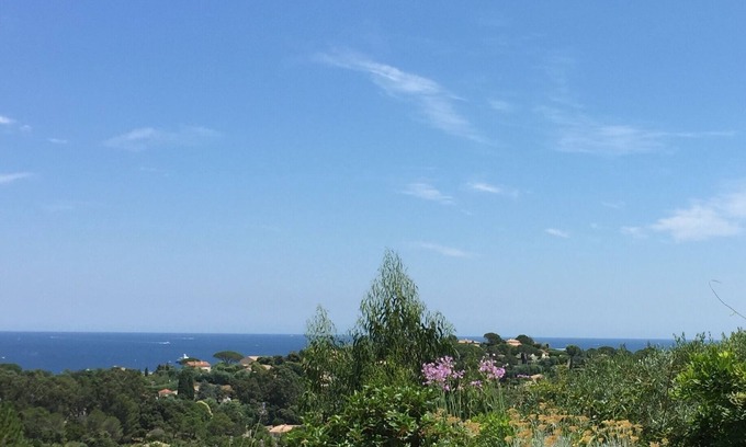 Guerrevieille Villa | Hermosa villa, vista al mar en el campo de golf de Saint Tropez, piscina privada y tenis