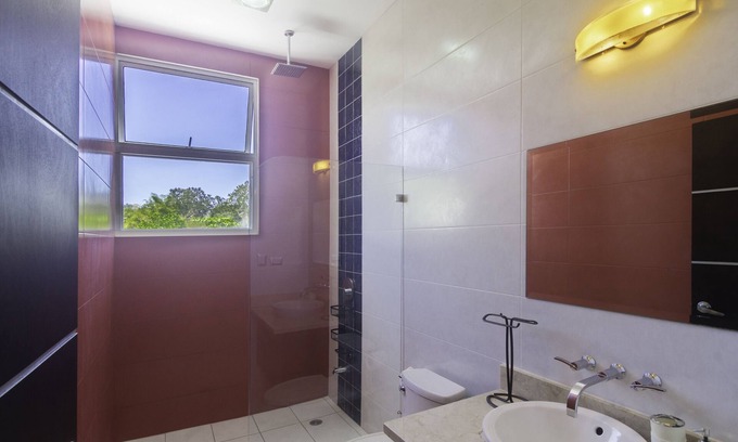 Punta Leona Condominio | Beautiful Villa w/private pool - 8 min from the beach!