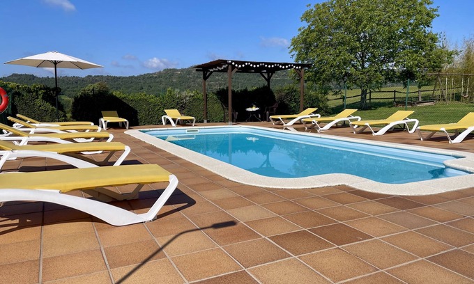 Sant Marti d'Albars Casa | Casa de piedra caliza histórico clásico con un bonito jardín con piscina y vista panorámica