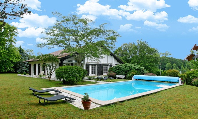 Arbonne Villa | Hermosa villa con encantadores jardines y piscina climatizada