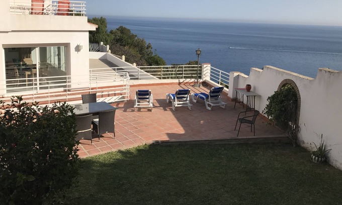 Velilla-Taramay Villa | Villa con vistas al mar, zona de BBQ y gran piscina. Con aire acondicionado