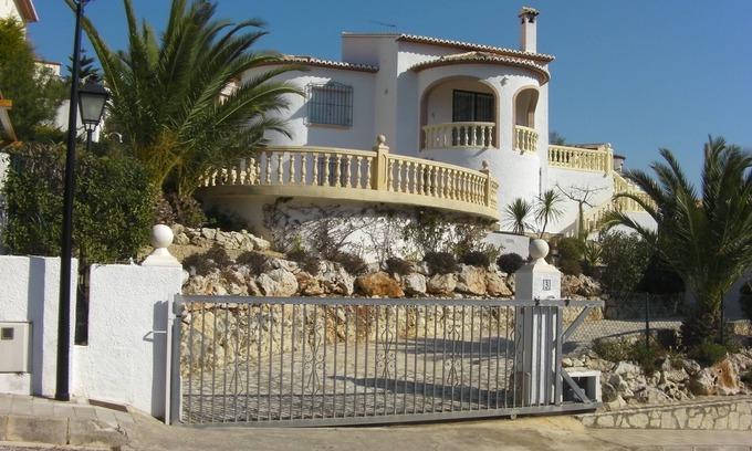 Pedreguer Casa | Hermosa villa con piscina privada y vista panorámica a 10 minutos del mar.