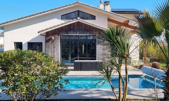 Cestas Villa | Beautiful villa with pool in the heart of Cestas
