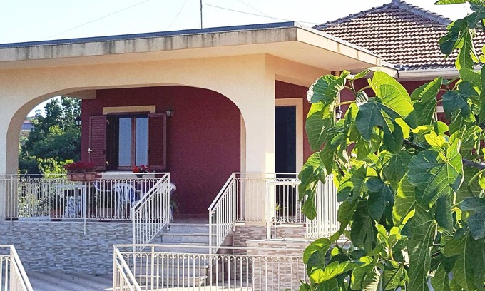 Zafferana Etnea Casa | ELEGANTE VILLA CON JARDÍN PRIVADO ENTRE EL VOLCAN ETNA y Taormina