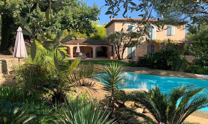 Cogolin Casa | Hermosa villa con magníficas vistas y piscina privada en el corazón del golfo de Saint Tropez