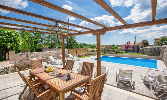 Tinjan Casa | Hermosa villa con piscina, parrilla, wifi, wifi gratis
