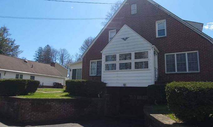 Saugerties Casa | Beautiful Village 2BR loaded with extras