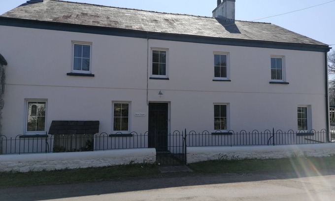 Gwynfe Otro | Beautiful Village Farmhouse, Stunning Views