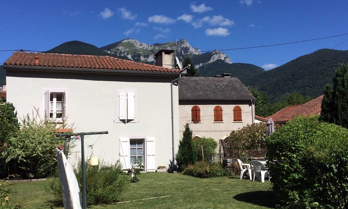 Estenos Casa | Hermosa casa de pueblo en el corazón de los tres valles.