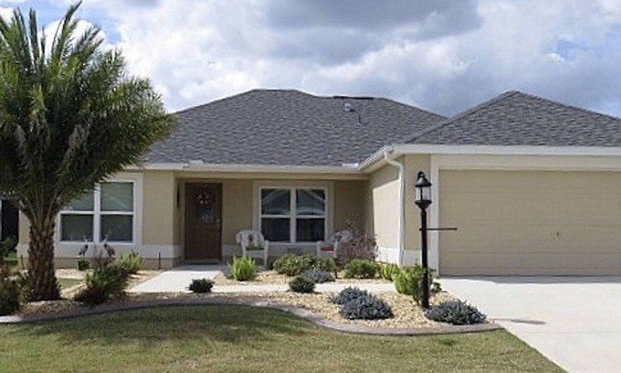 The Villages Casa | Beautiful Villages Home in the Brownwood Area with golf cart.