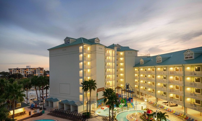 Indian Rocks Beach Condominio | NUEVO HERMOSO Frente al agua 2 Balcón Unidad final Condominio en la playa + 4 pases gratuitos para el parque acuático