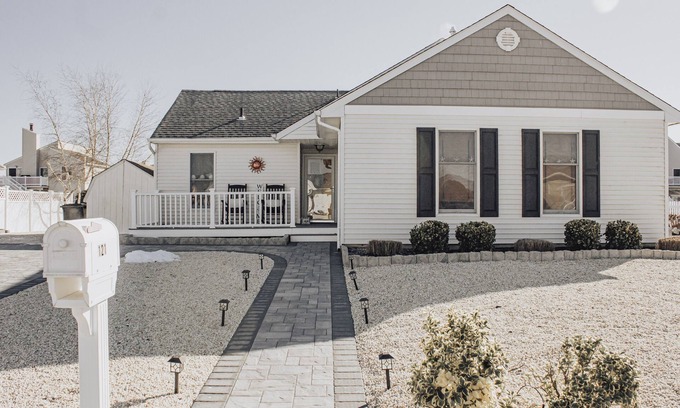 Beach Haven West Casa | Beautiful waterfront summer getaway-7 minutes to beach!