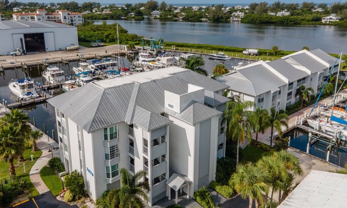 Rotonda Sands Villa | Beautiful Water view Marina side, Nice condo with access to pool 1126H
