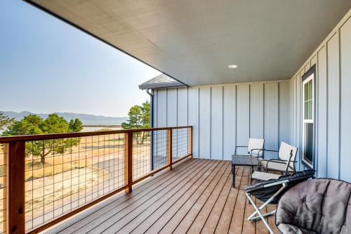 Hammond Casa | Beautiful Water Views Coastal Oregon Townhome!