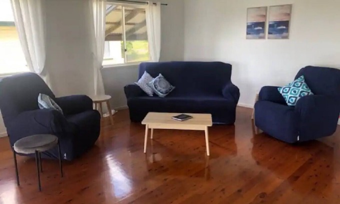 Brisbane Waterfront Casa | Beautiful Waterfront Home - Ready for Your Holiday
