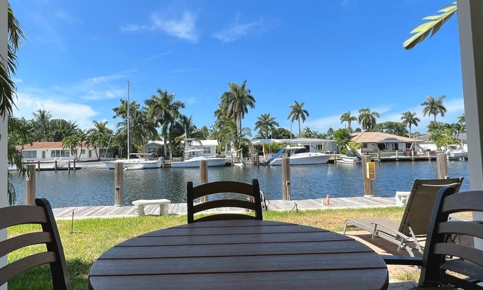 Harbor Village Condominio | Decorado con estilo Waterfront Condo! Walk To Beach, tiendas, restaurantes y mucho más.