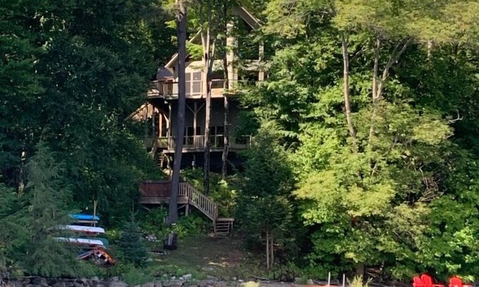 Dysart et al Cabaña | Beautiful Waterfront Cottage on Picadilly Bay, located on Redstone Lake