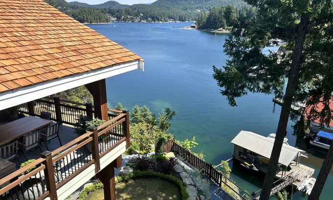 Madeira Park Casa | Beautiful waterfront home with private dock, fire pit and hot tub