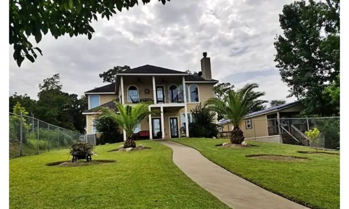 Pointblank Casa | Beautiful waterfront home with gorgeous sunrise views,