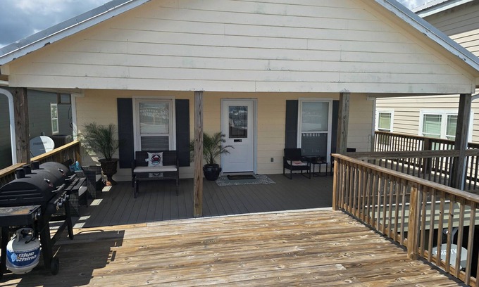 Venice Cabina | Beautiful Waterfront 3Bdr/2 Bath in Venice Marina REMODLED NO BOAT SLIP OR ICE