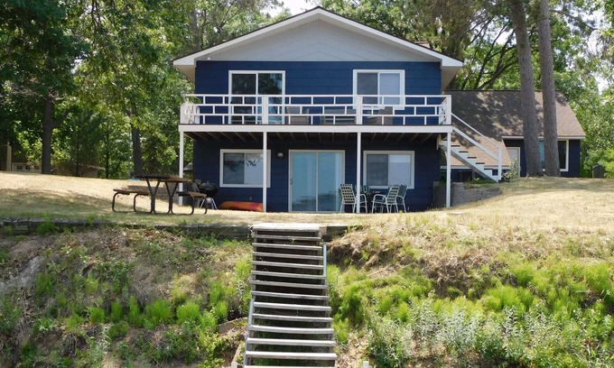 Brainerd Cabina | Beautiful Waterfront Cabin on Round Lake