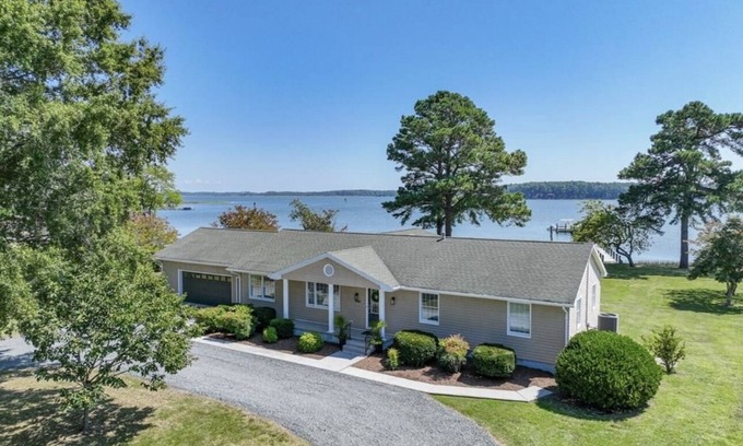 Onancock Casa | Beautiful waterfront family friendly home.